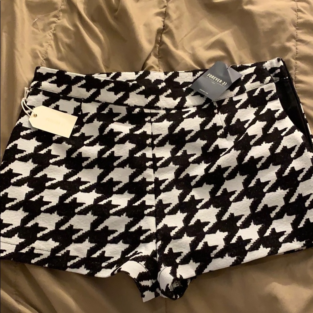 F21 Short Woven Cream/Black Shorts